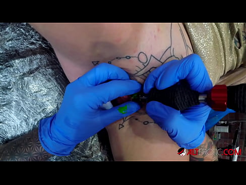 ❤️ Extrem tattooed Hottie Sully Savage krut en Tattoo op hirem Klitoris ❤ Sex op lb.xinwen1288.top ❌️❤